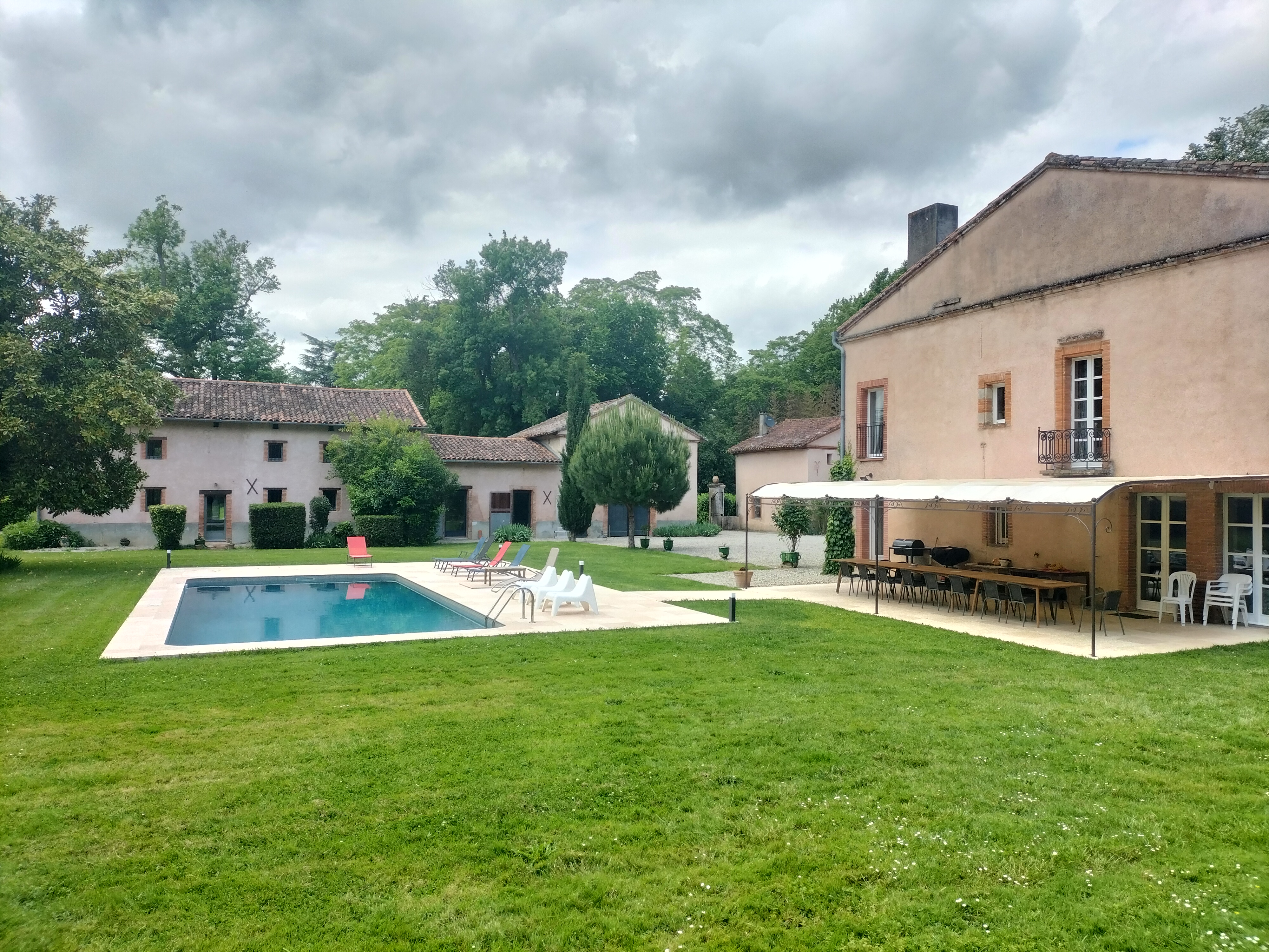 château de mailhol - parc et allée